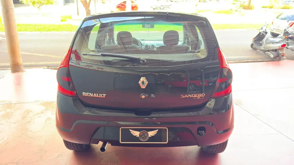 RENAULT Sandero - Foto