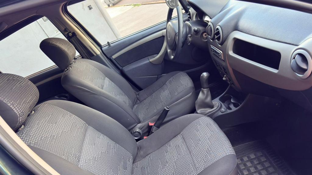 RENAULT Sandero - Foto