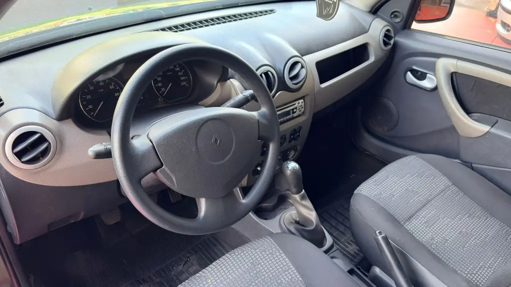 RENAULT Sandero - Foto