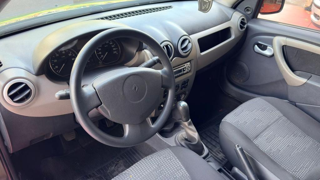 RENAULT Sandero - Foto