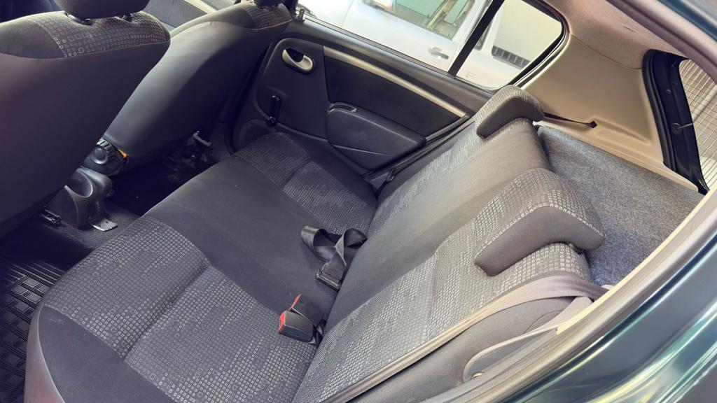 RENAULT Sandero - Foto