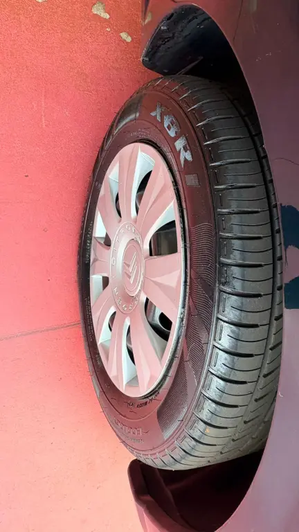 RENAULT Sandero - Foto