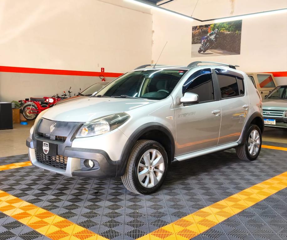 RENAULT Sandero - Foto