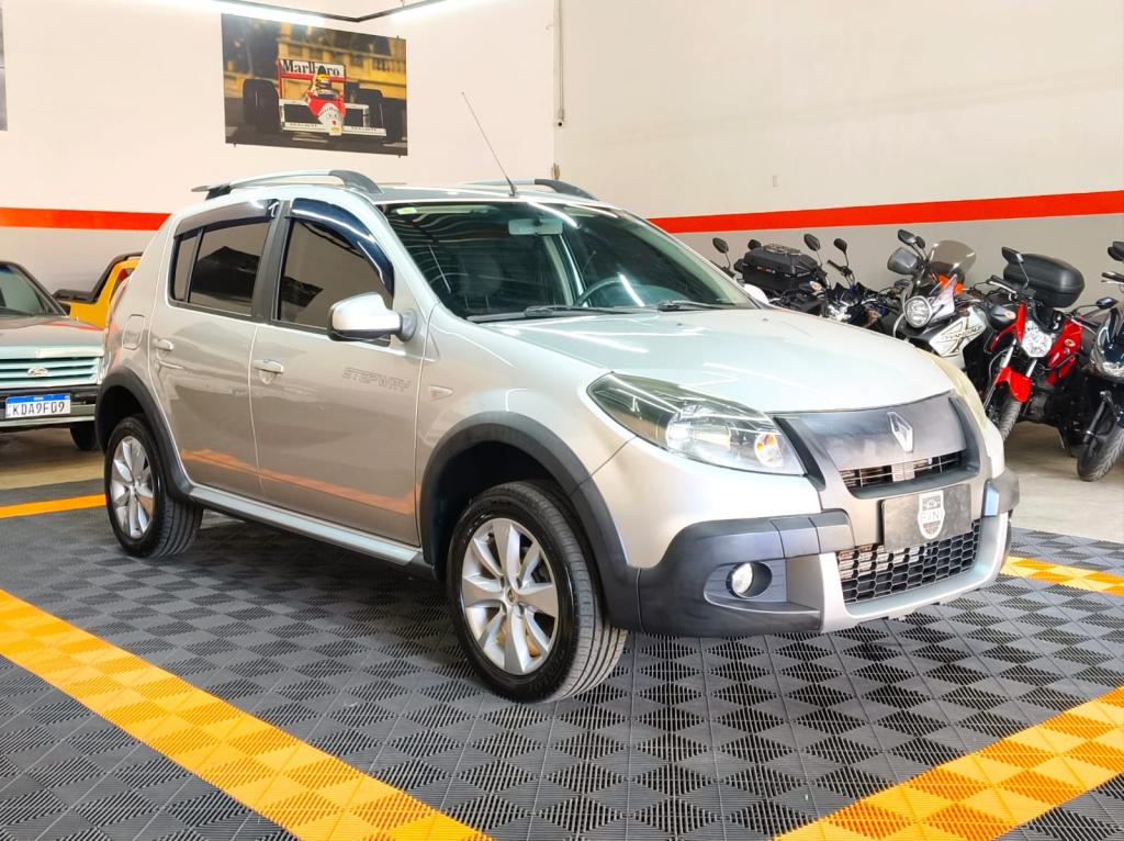 RENAULT Sandero - Foto