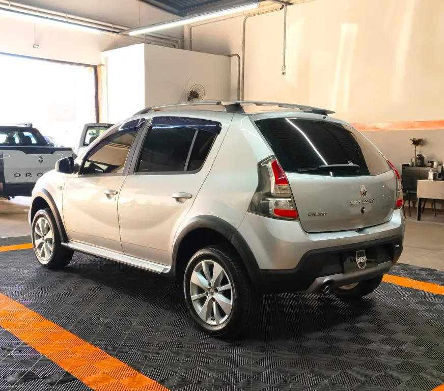 RENAULT Sandero - Foto