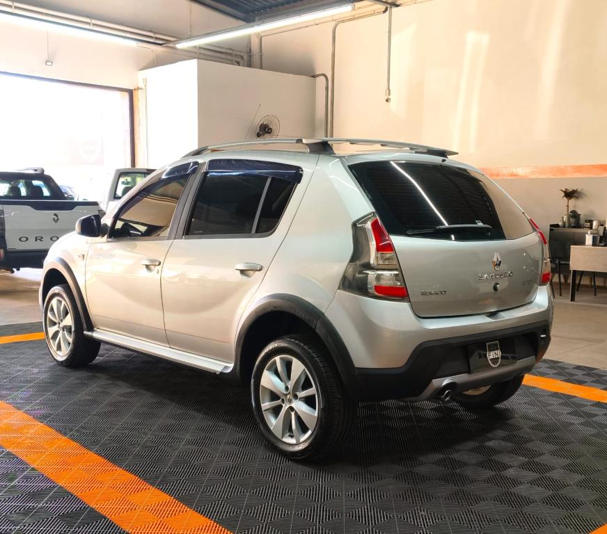 RENAULT Sandero - Foto