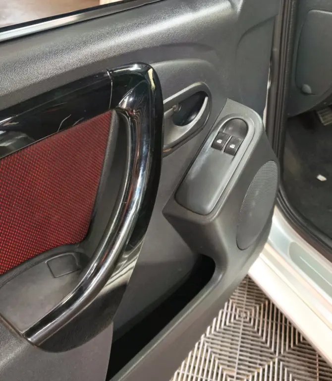 RENAULT Sandero - Foto