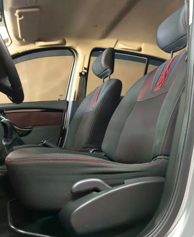 RENAULT Sandero - Foto