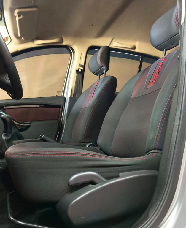 RENAULT Sandero - Foto