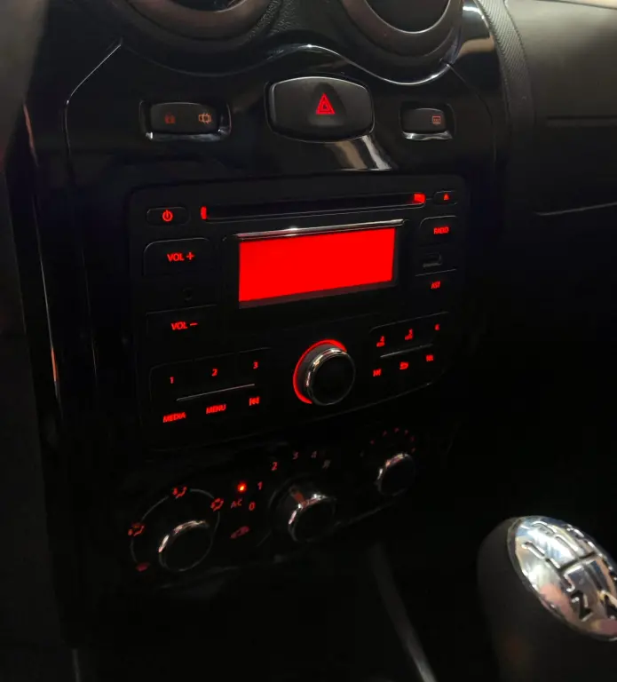 RENAULT Sandero - Foto