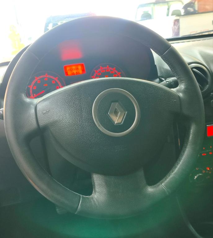 RENAULT Sandero - Foto