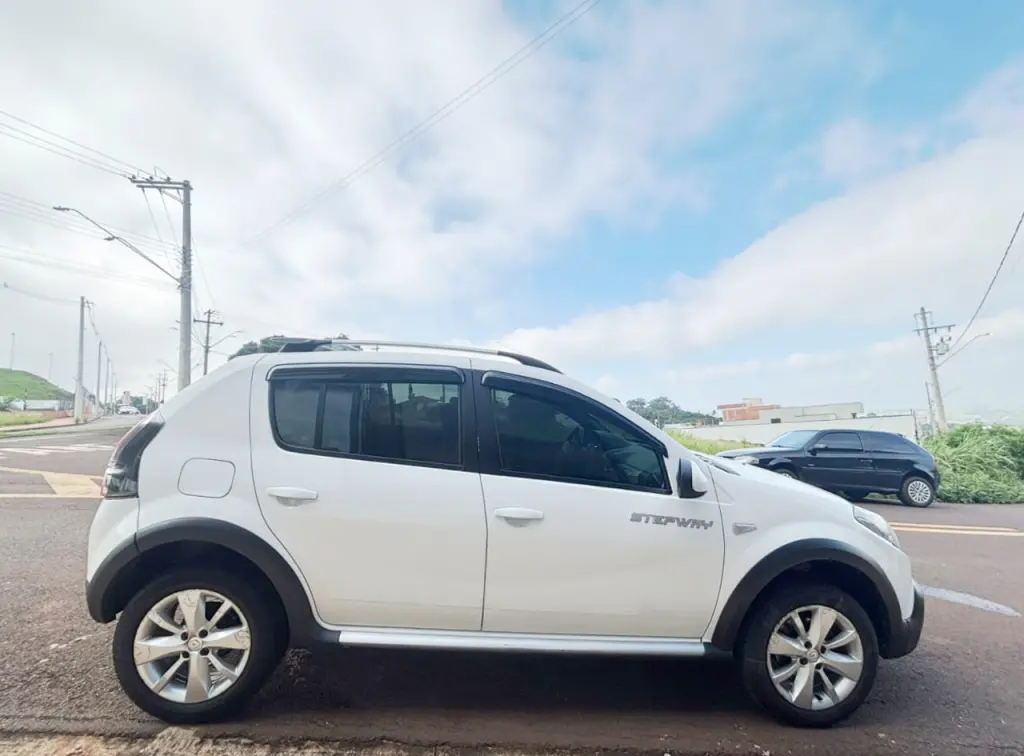 RENAULT Sandero - Foto