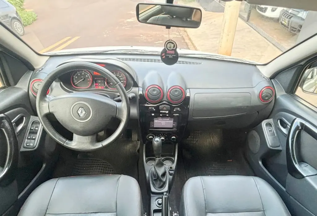 RENAULT Sandero - Foto