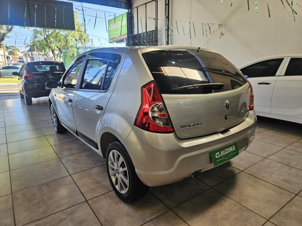 RENAULT Sandero - Foto