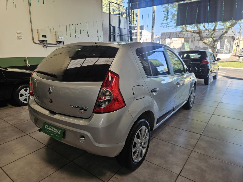 RENAULT Sandero - Foto