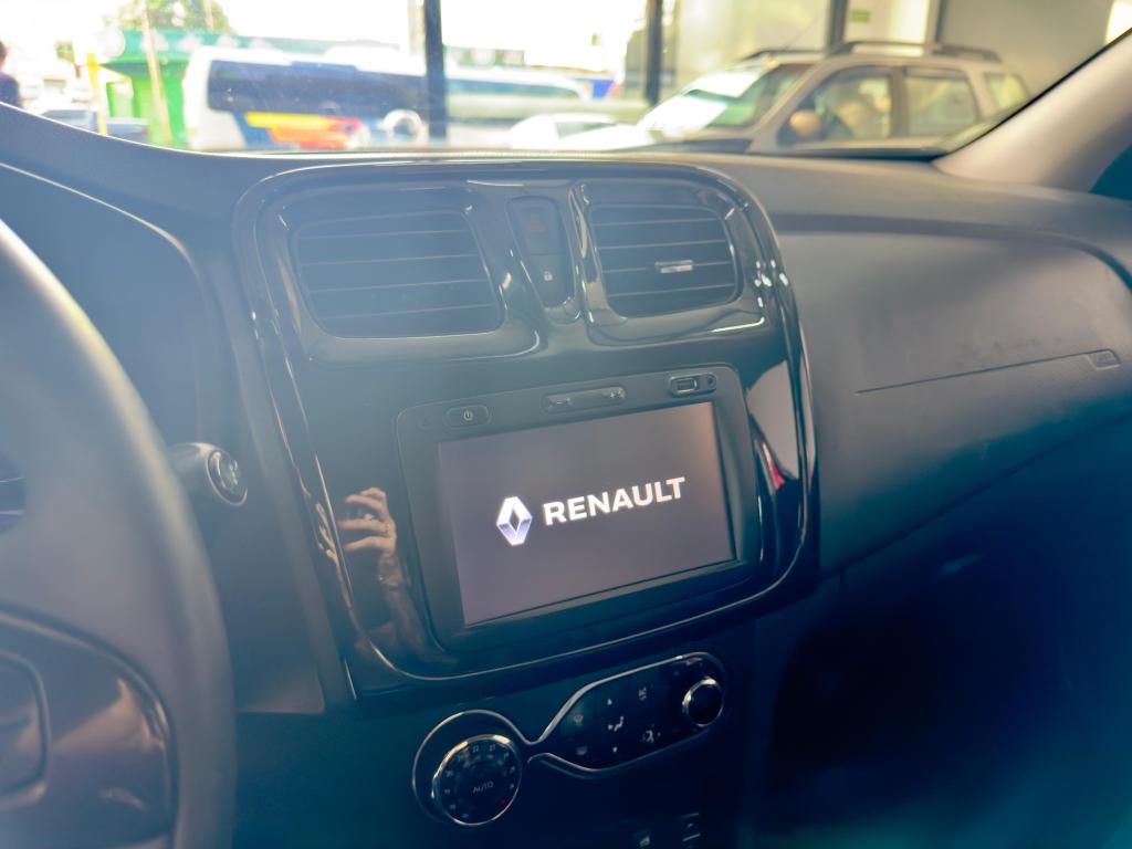 RENAULT Sandero - Foto