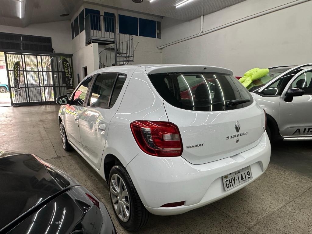 RENAULT Sandero - Foto