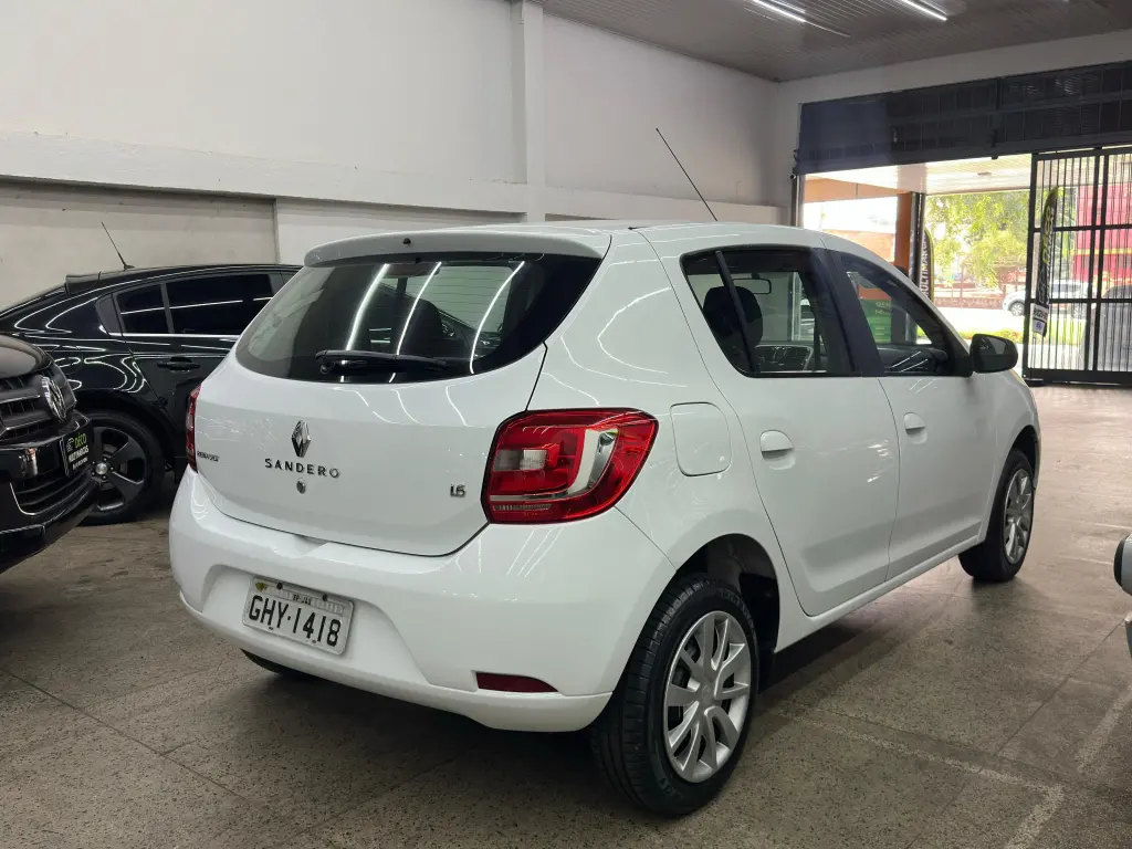 RENAULT Sandero - Foto