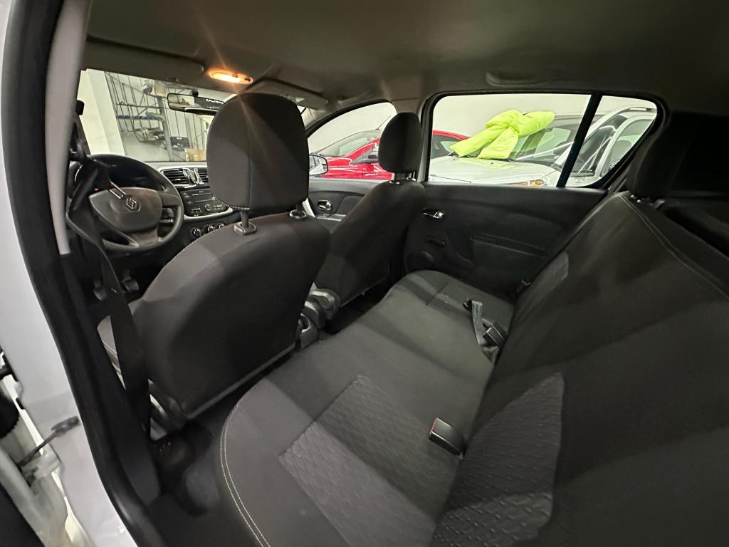 RENAULT Sandero - Foto