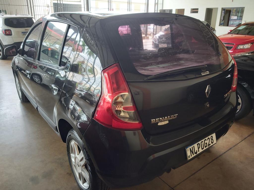 RENAULT Sandero - Foto