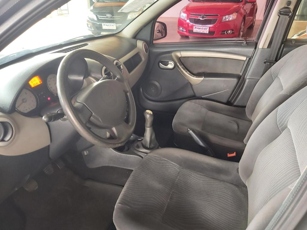 RENAULT Sandero - Foto