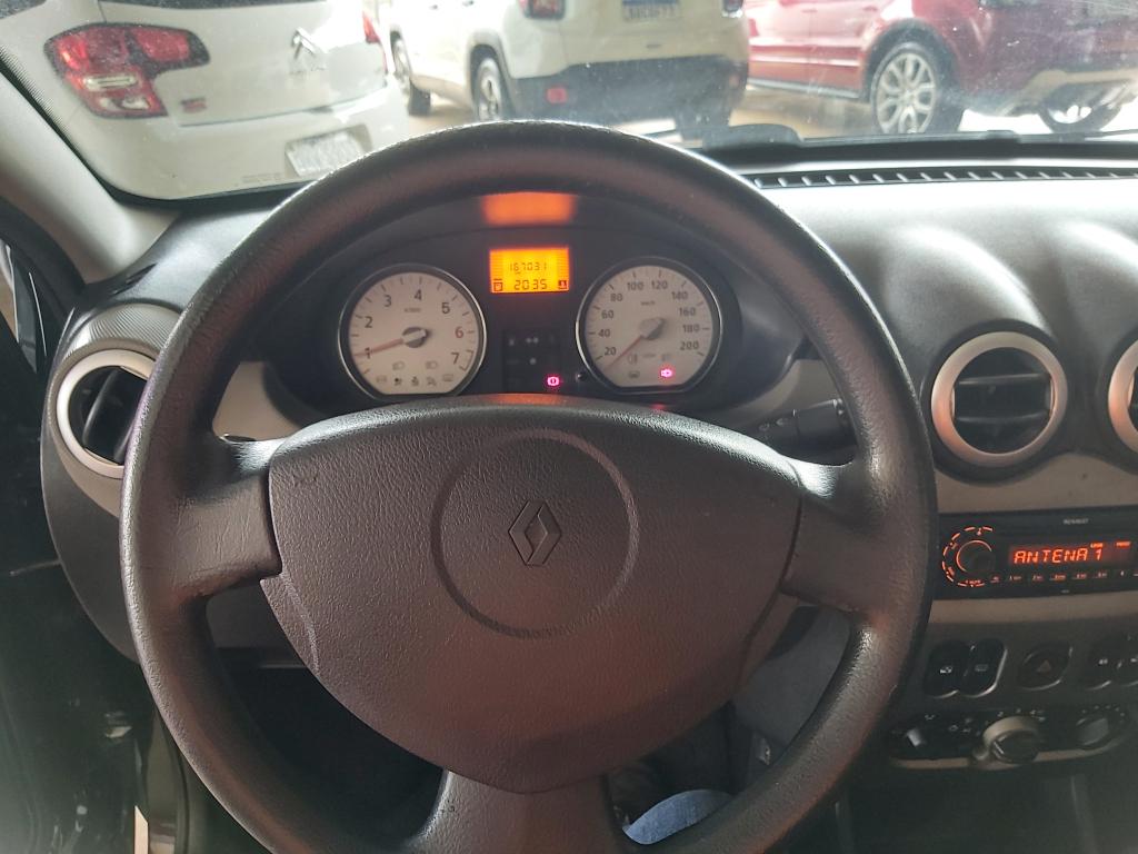 RENAULT Sandero - Foto