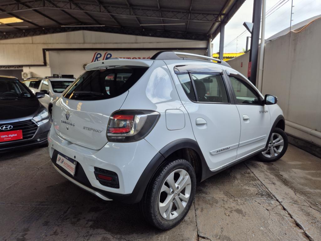 RENAULT Sandero - Foto