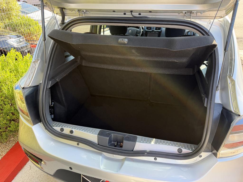 RENAULT Sandero - Foto