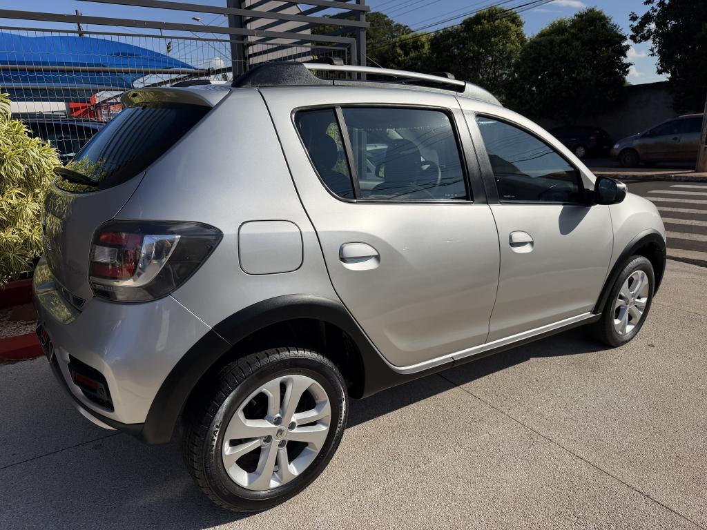 RENAULT Sandero - Foto