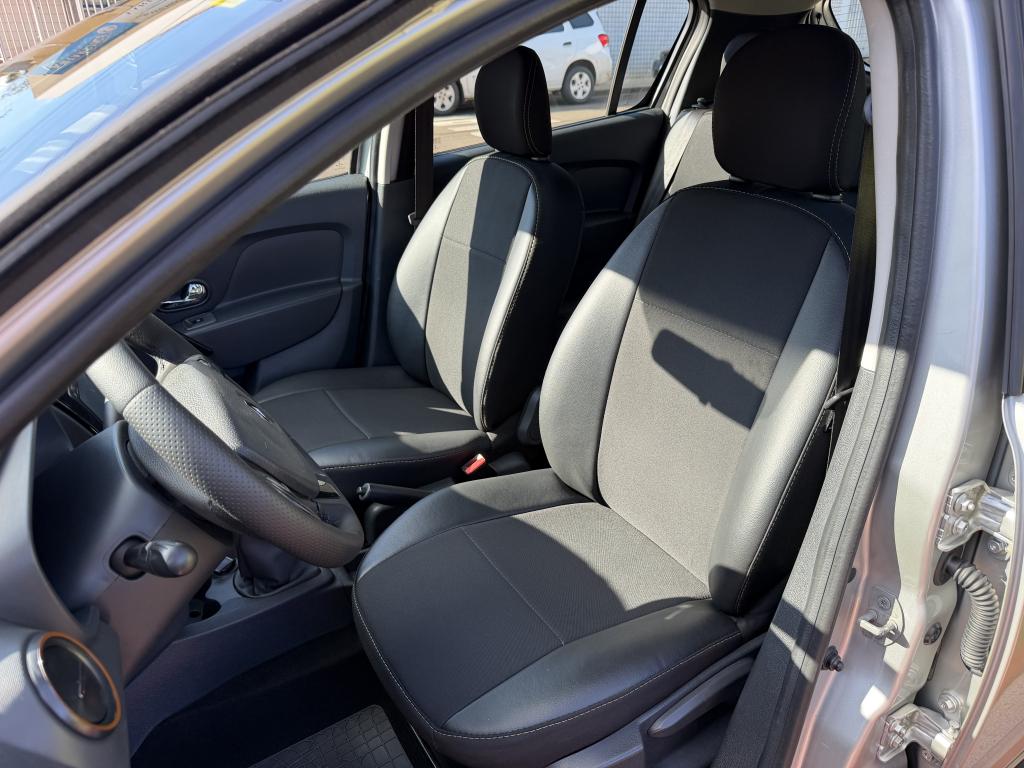 RENAULT Sandero - Foto