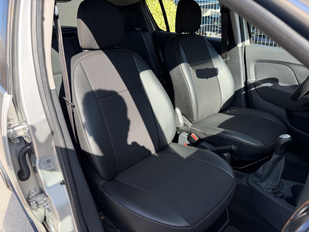 RENAULT Sandero - Foto