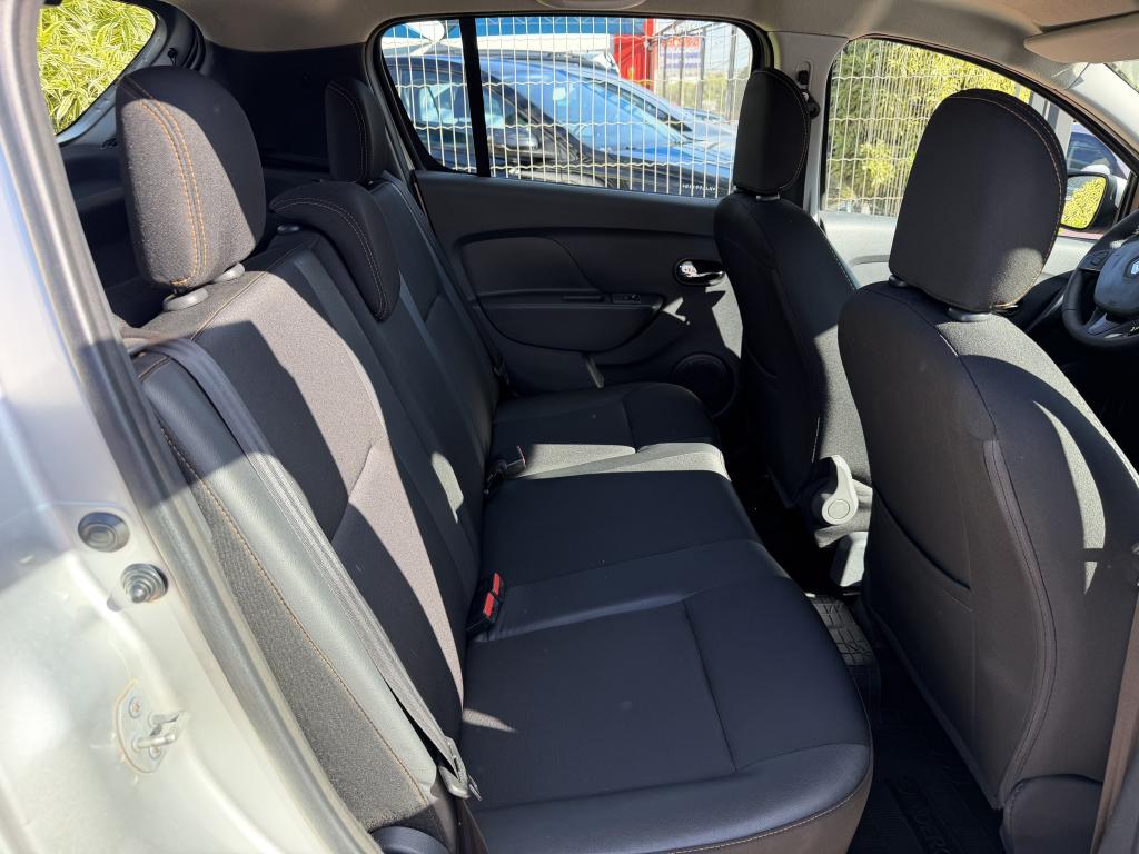 RENAULT Sandero - Foto