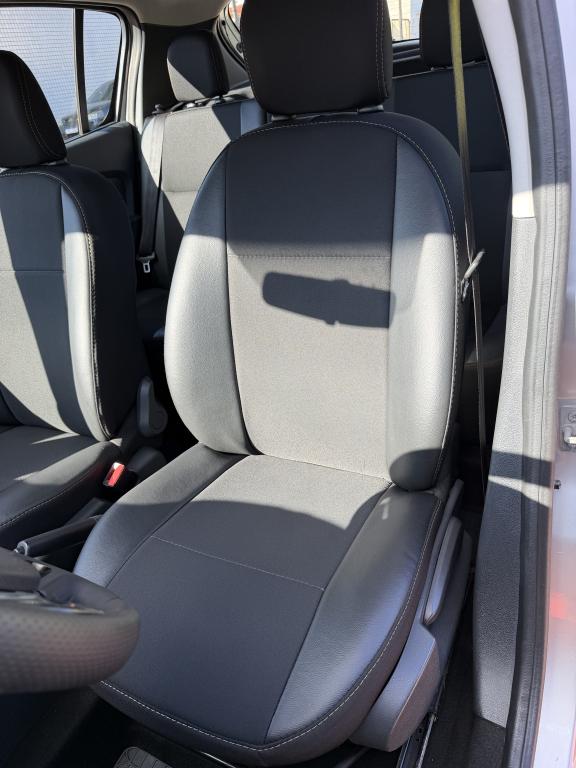 RENAULT Sandero - Foto