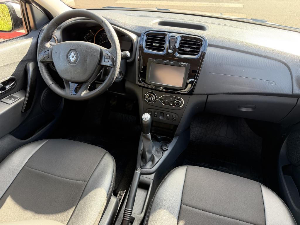 RENAULT Sandero - Foto