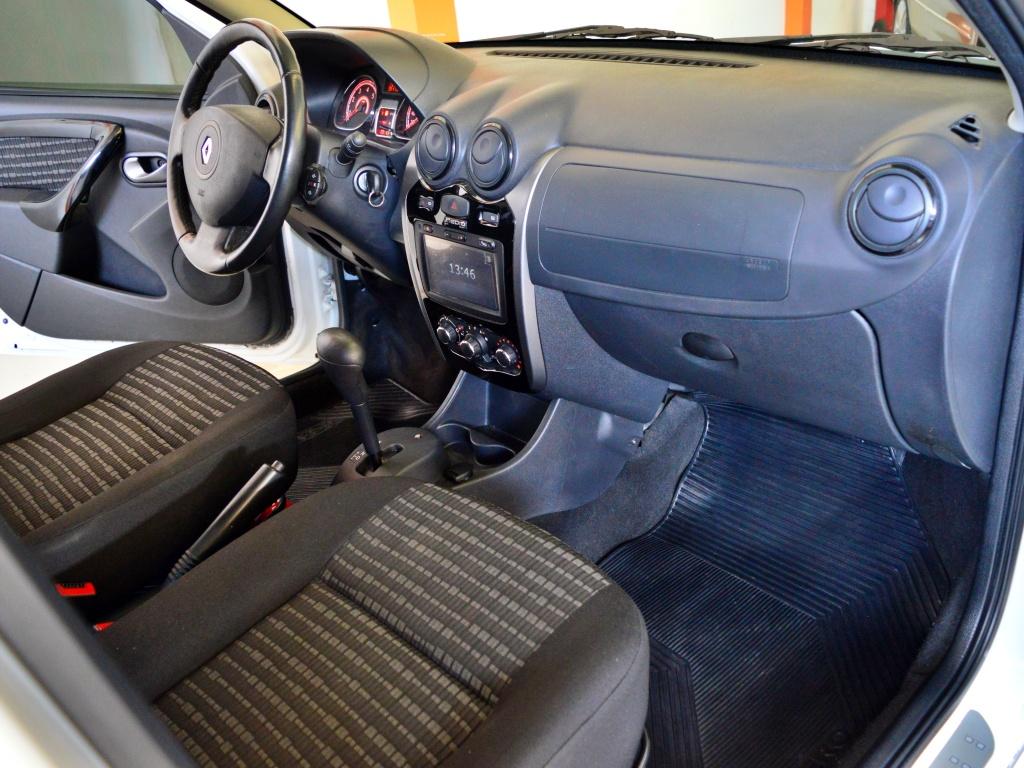 RENAULT Sandero - Foto