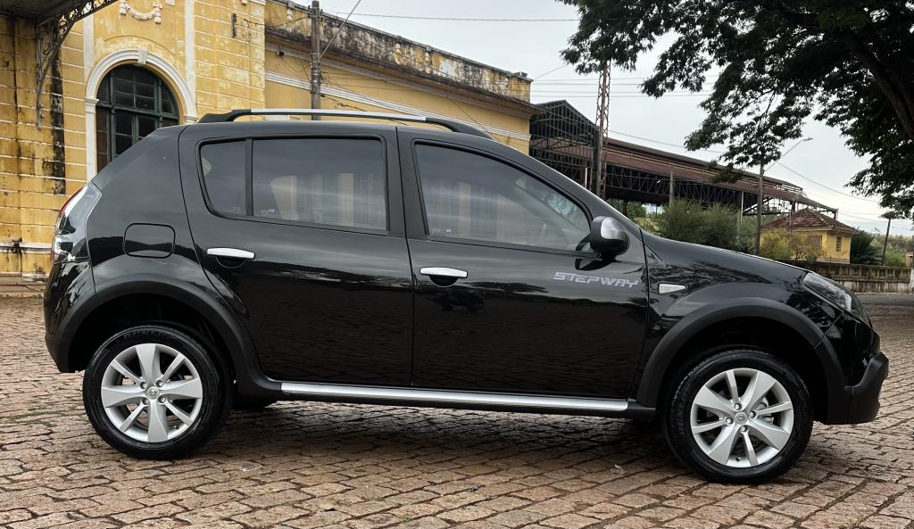 RENAULT Sandero - Foto