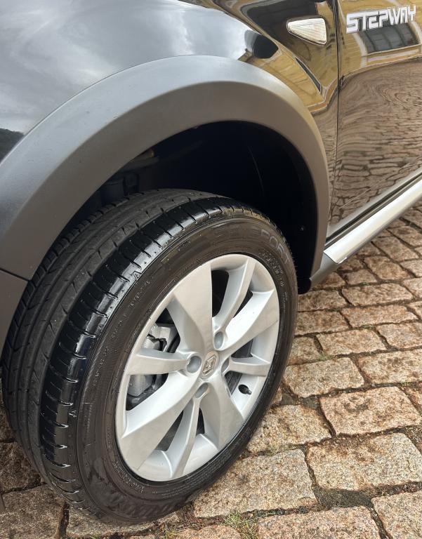 RENAULT Sandero - Foto