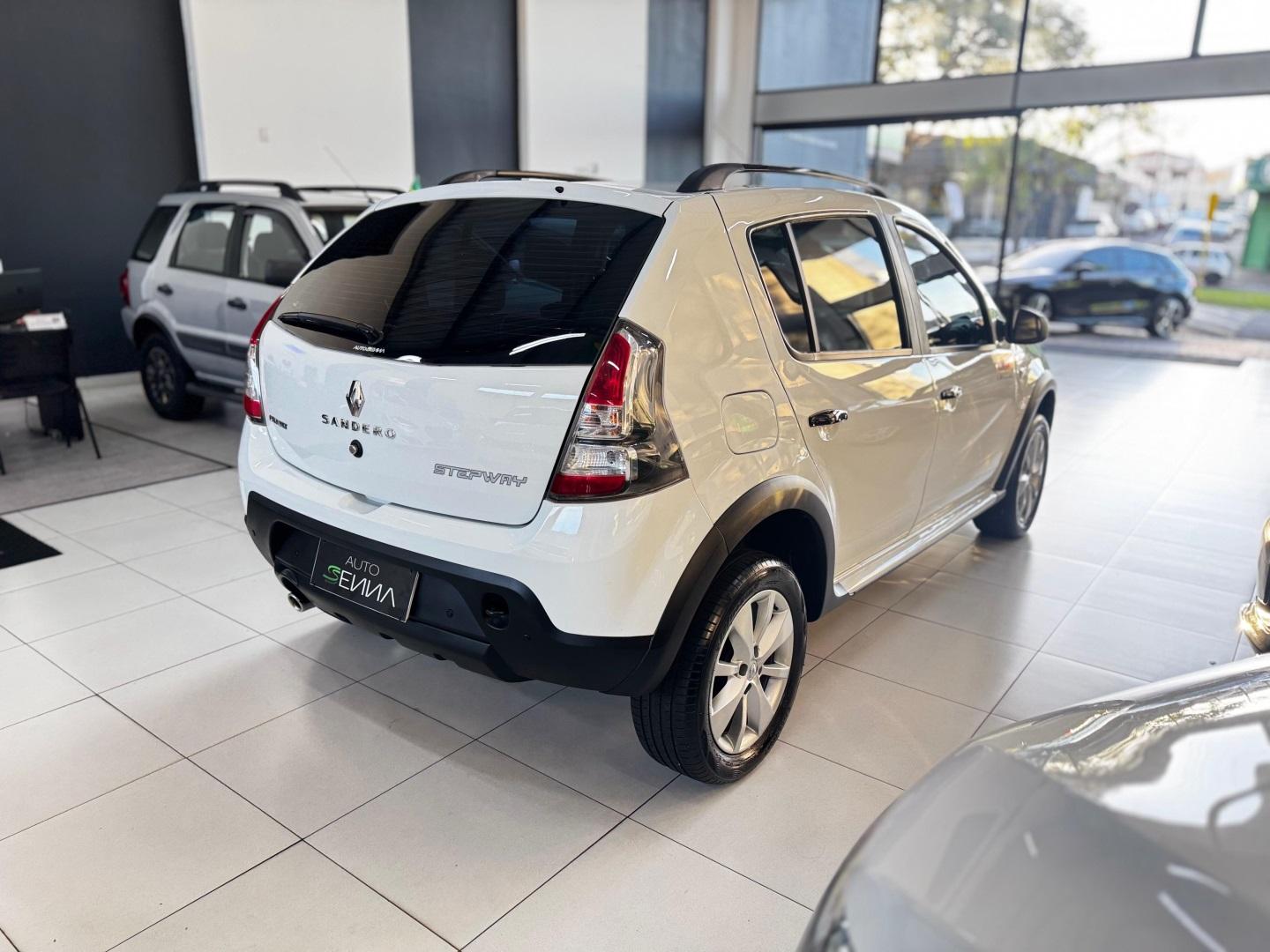 RENAULT Sandero - Foto