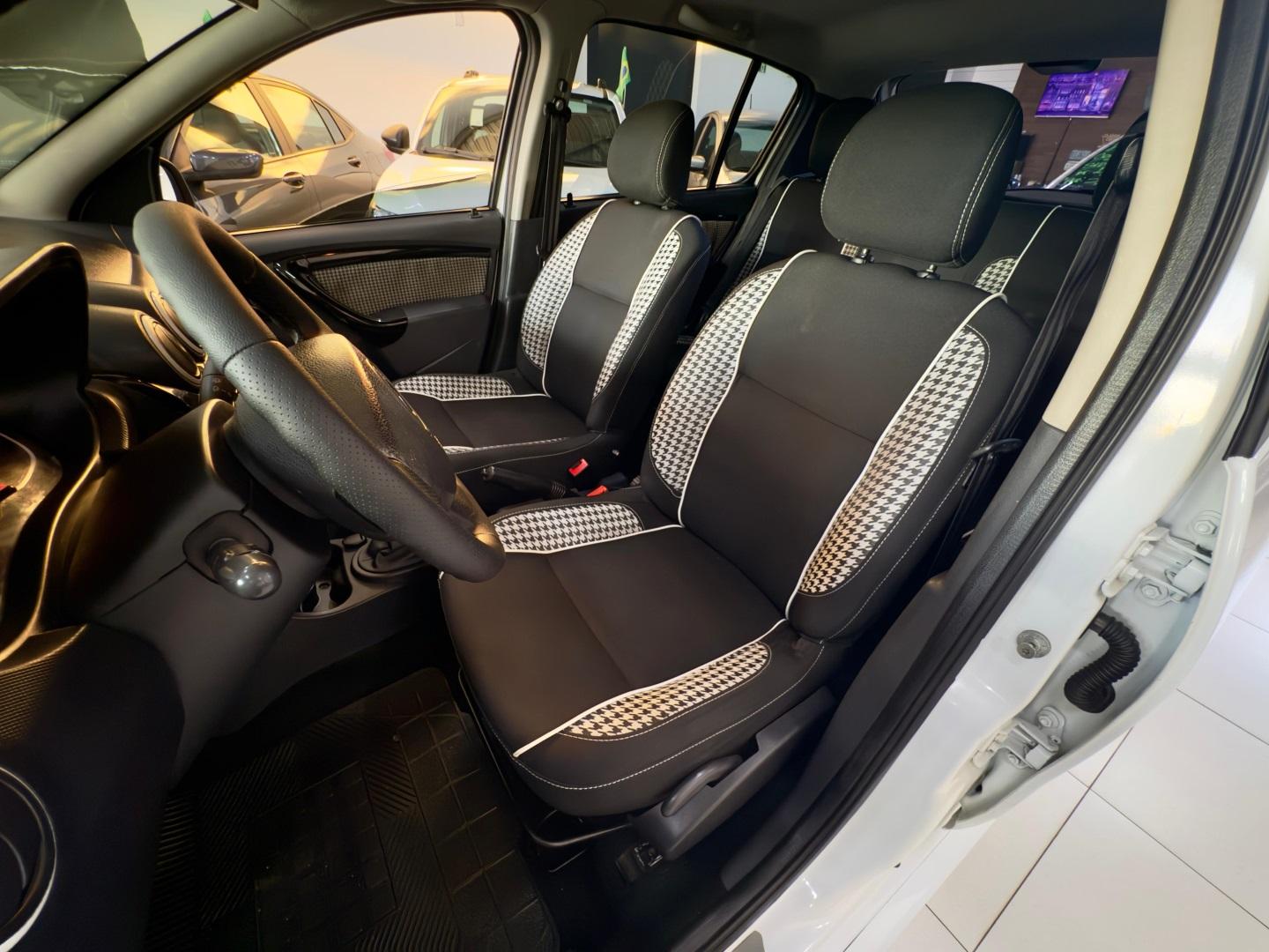 RENAULT Sandero - Foto