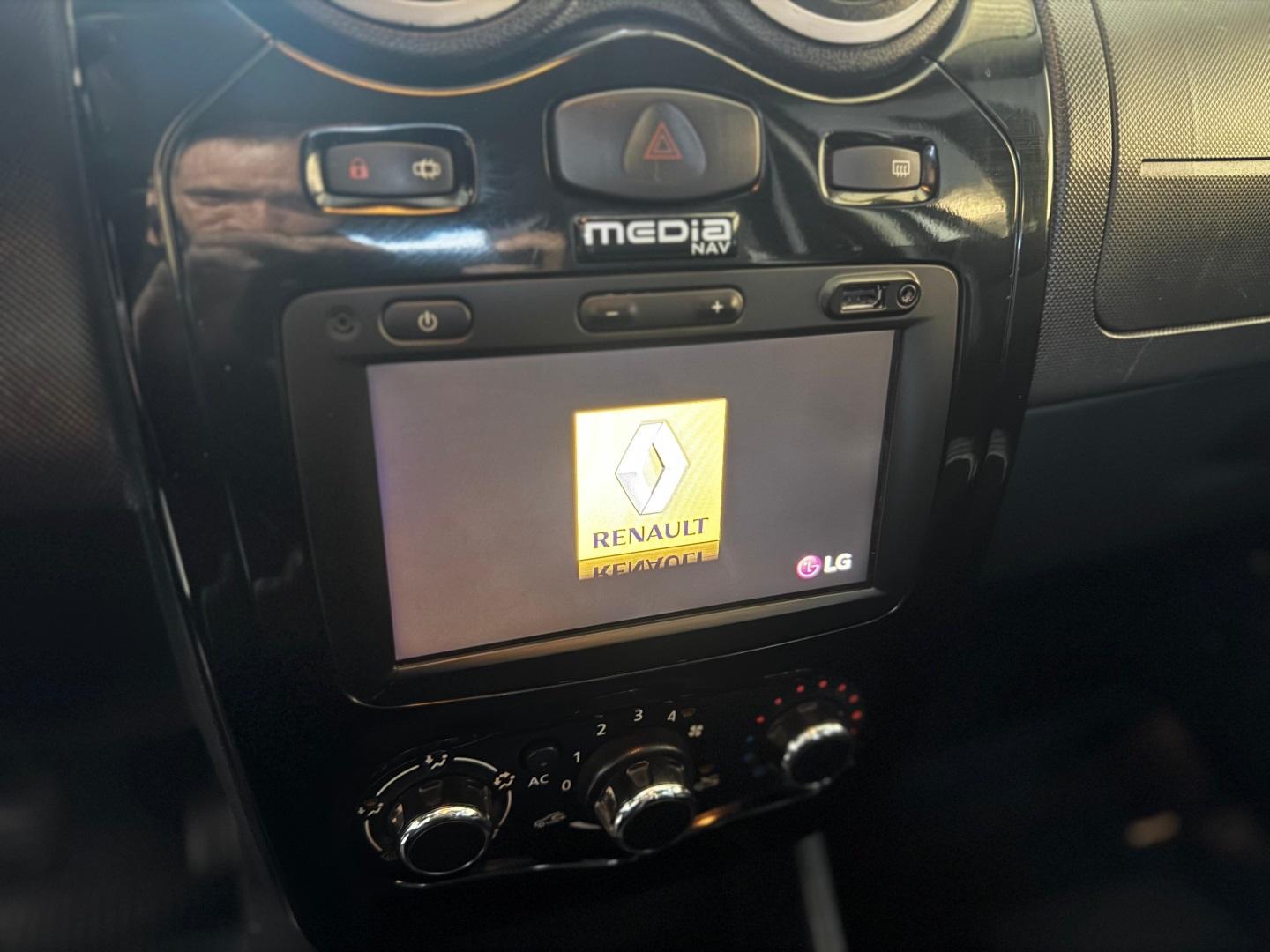 RENAULT Sandero - Foto