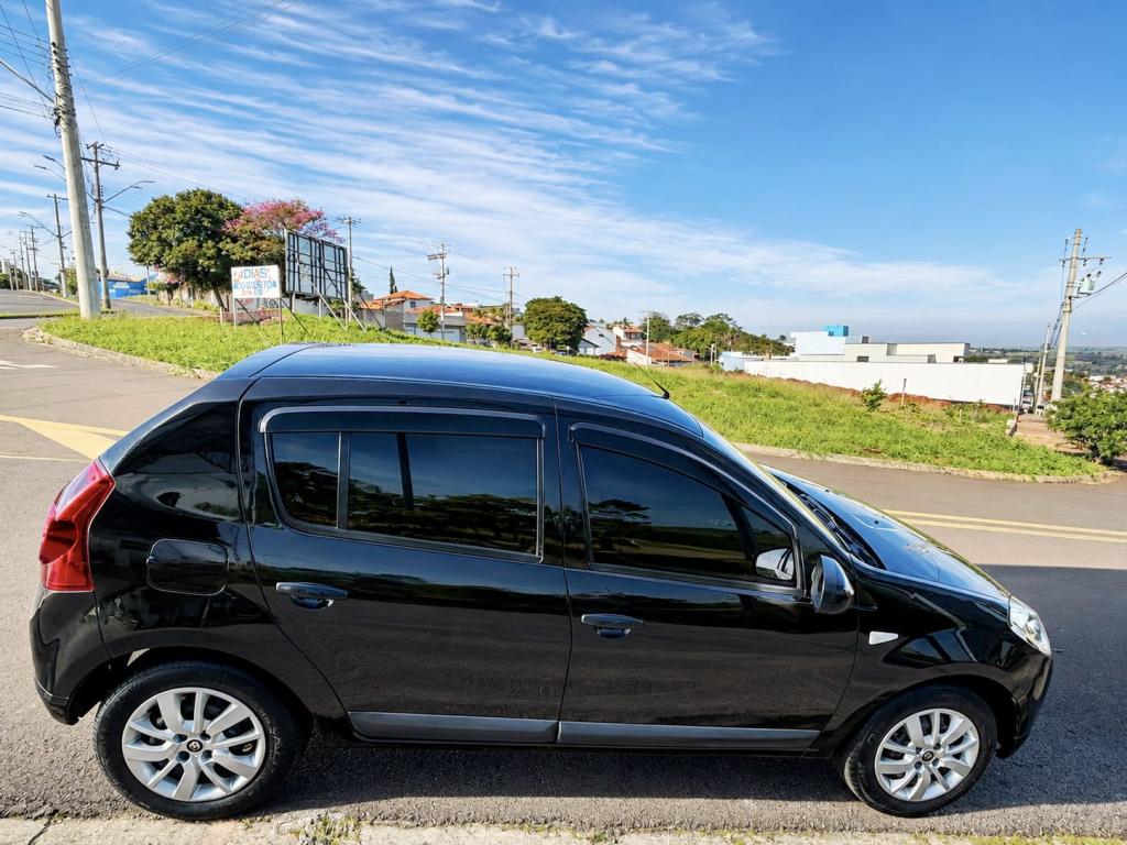 RENAULT Sandero - Foto