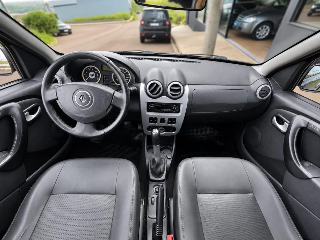 RENAULT Sandero - Foto