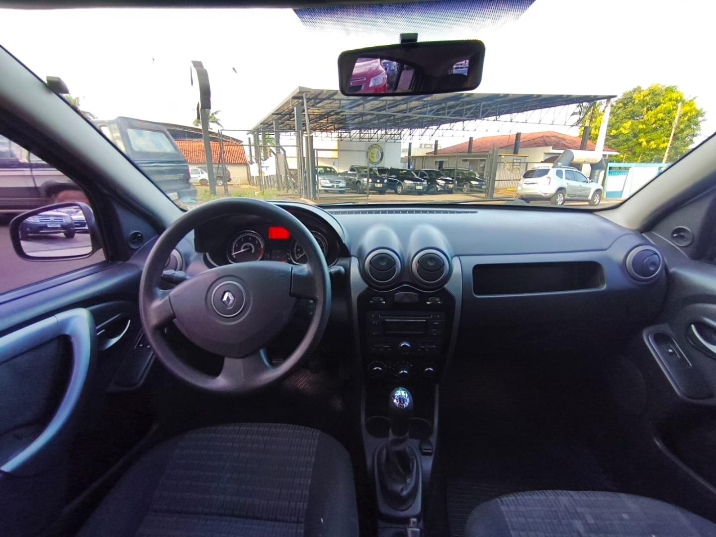 RENAULT Sandero - Foto