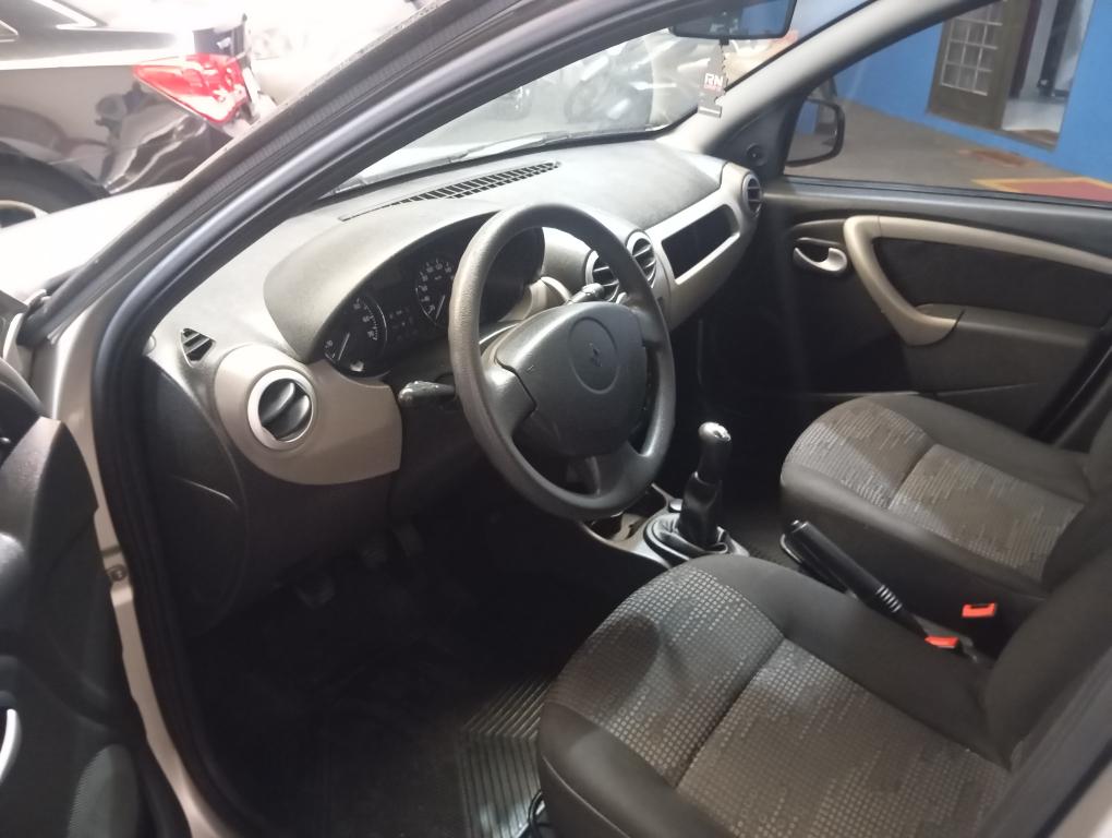 RENAULT Sandero - Foto