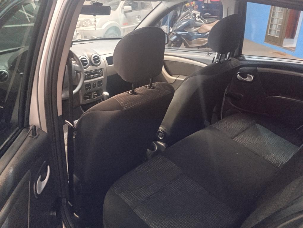 RENAULT Sandero - Foto