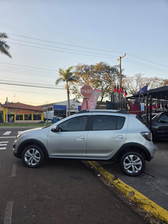 RENAULT Sandero - Foto