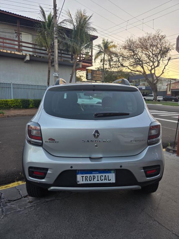 RENAULT Sandero - Foto
