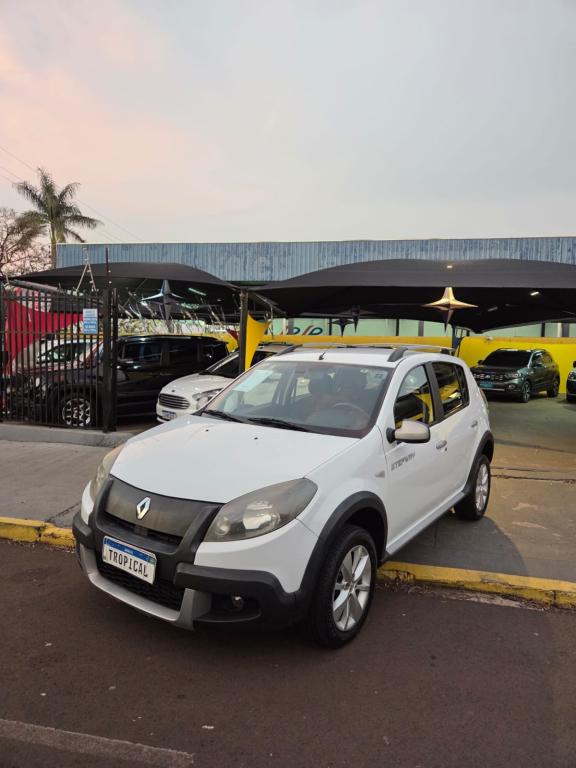 RENAULT Sandero - Foto