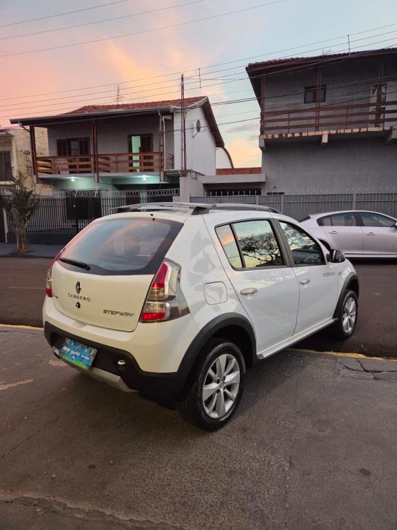RENAULT Sandero - Foto