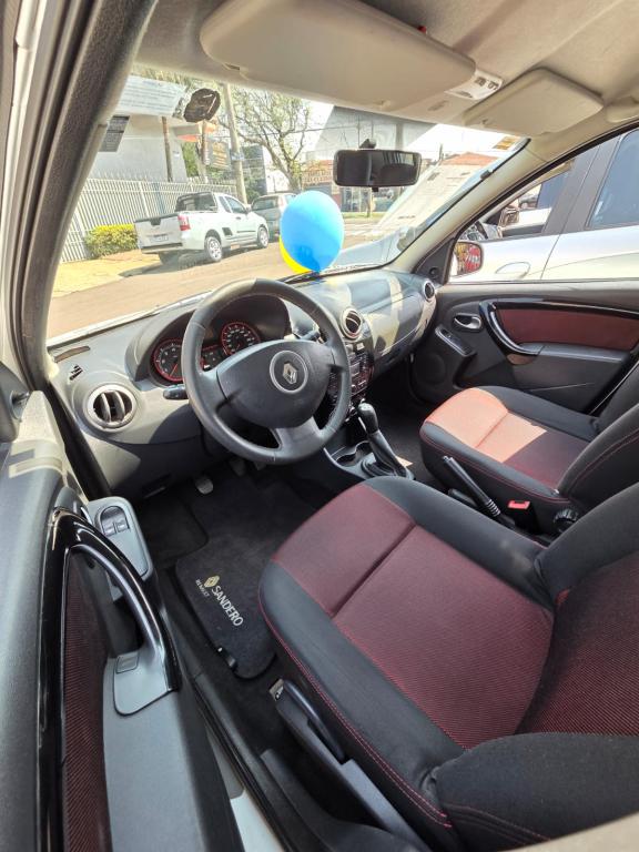 RENAULT Sandero - Foto